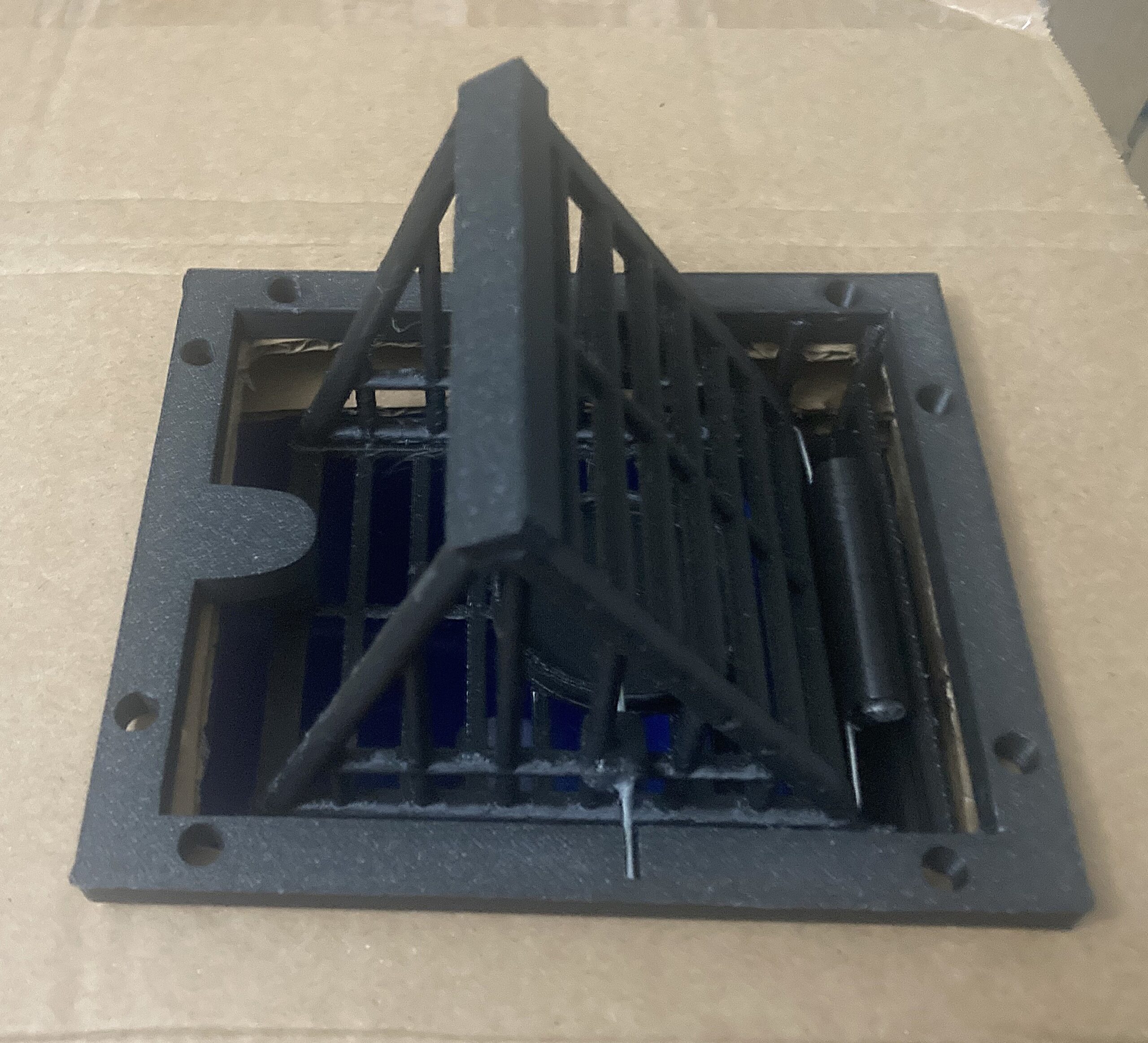 Aviary self-setting Finch trap unit